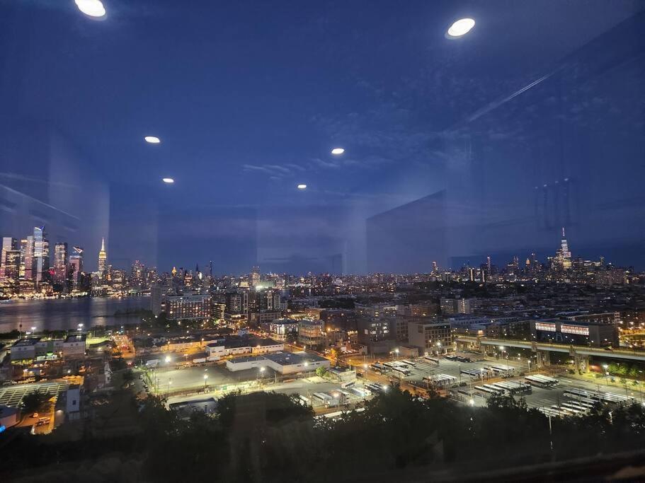 Appartamento Elegant 2 Bed Gem! Mins From Nyc Union City Esterno foto