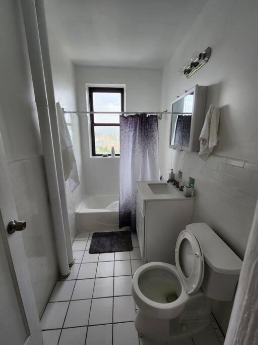 Appartamento Elegant 2 Bed Gem! Mins From Nyc Union City Esterno foto