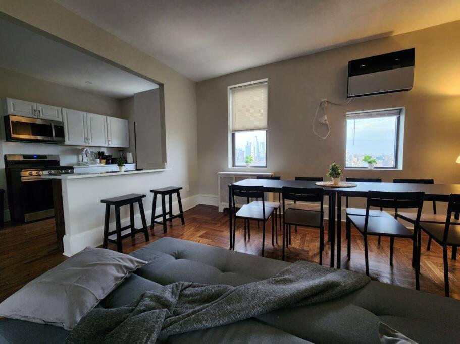 Appartamento Elegant 2 Bed Gem! Mins From Nyc Union City Esterno foto