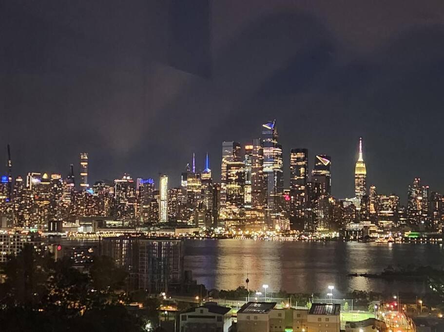 Appartamento Elegant 2 Bed Gem! Mins From Nyc Union City Esterno foto