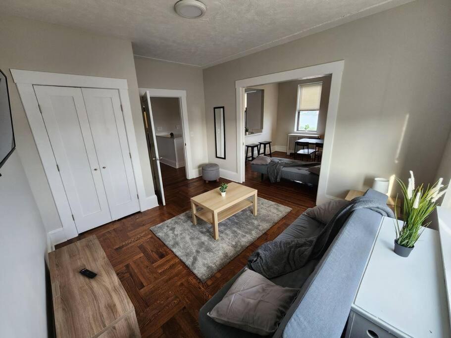 Appartamento Elegant 2 Bed Gem! Mins From Nyc Union City Esterno foto