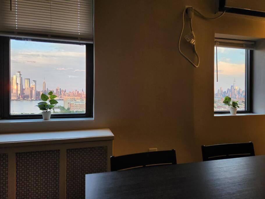 Appartamento Elegant 2 Bed Gem! Mins From Nyc Union City Esterno foto