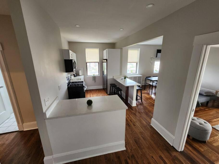 Appartamento Elegant 2 Bed Gem! Mins From Nyc Union City Esterno foto