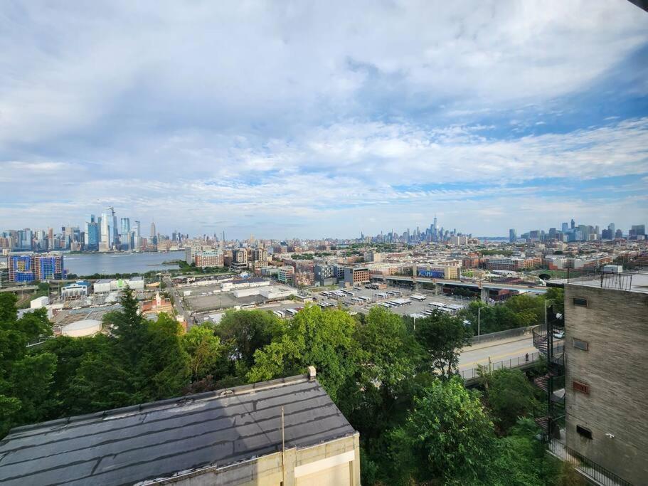Appartamento Elegant 2 Bed Gem! Mins From Nyc Union City Esterno foto